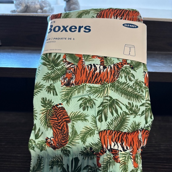 OLD NAVY MENS TIGER PRINT MEDIUM BOXERS - Picture 1 of 3